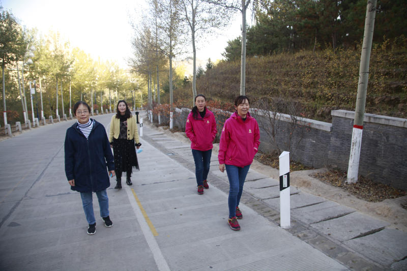 fe502ff13b824d9b8c4bcc416f88830d.jpg 重阳登山4.jpg