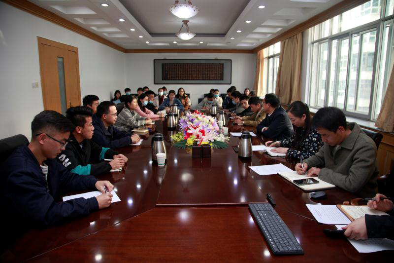 1fb11616001044838e5d9468c50d72ef.jpg 座谈2.jpg