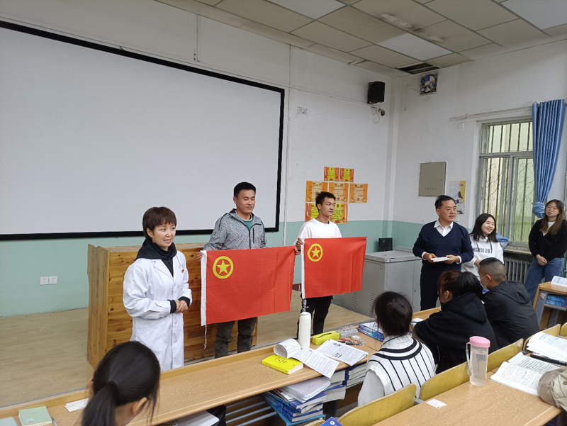 b8c011d2fb6340a792905ab1ba67441a.jpg 团委学党史送团情2.jpg
