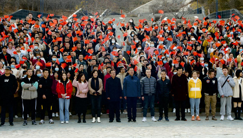 610490832cbb4c519c184e06deec9a4f.jpg 越野爬山1.jpg