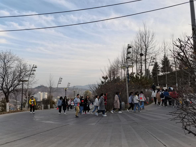 342b5ccd269e49fda8c61294b5672069.jpg 越野爬山2.jpg